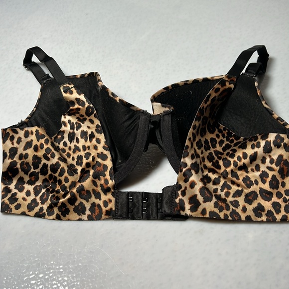 Women's Bra Assortment Size 34C Four Pieces Gently Used - Picture 11 of 16